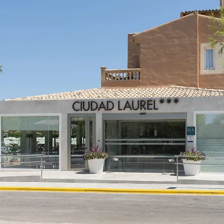 Aparthotel Ciudad Laurel 3*